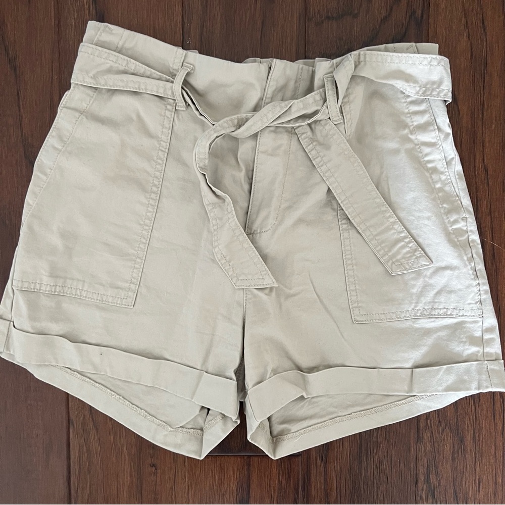 Khaki Shorts 🩳